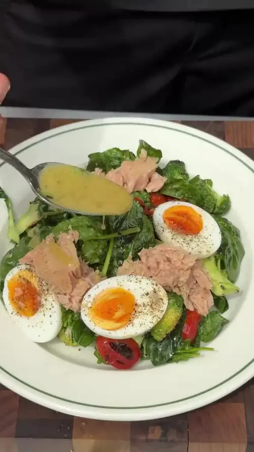 Tinned Tuna, Egg & Broccoli Salad